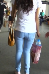 他的天蓝紧身牛仔裤女友[130M/AVI]