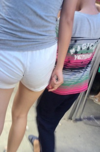 身材保养得很好的白短裤MM[195M/MOV]