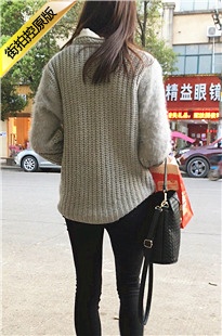 等车的黑色紧身裤翘臀长发小妹[254M/MOV]