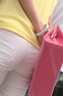 白裤紧臀MM[239M/MP4]