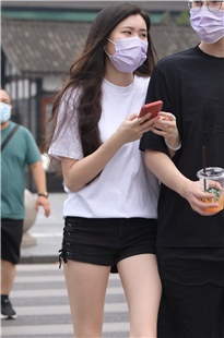 极品的一双白皙美腿，想抱回家3A4704[1.74G]