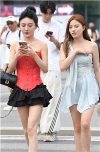 性感裹兄美腿俩闺蜜【套图+视频】3A9025[3.09G]