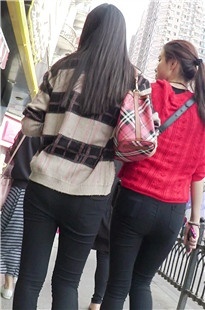 黑色紧身裤姐妹花[146M/AVI]