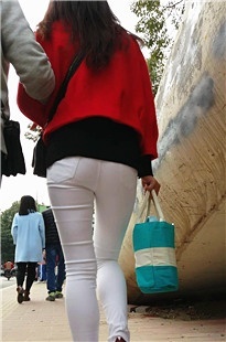 红衣白裤妹子[296M/MP4]