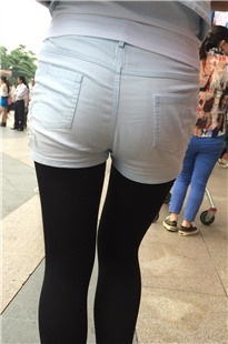 黑丝丰臀热裤MM[192M/MOV]