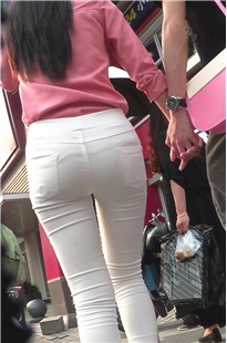 娇小有型的白裤MM [918M/MP4]