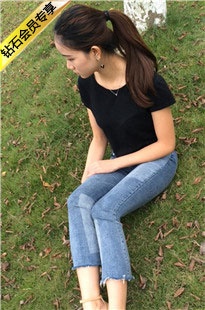 极品身材牛仔裤美眉模拍[742M/MOV]