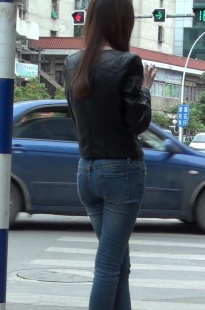 等红灯过马路的紧牛小妹[358M/M2TS]