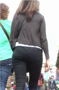 深灰色牛仔裤丰臀洋妞[518M/M2TS]