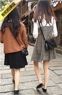 两个长发肉丝短裙美眉[354M/MOV]