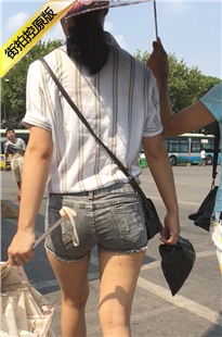 极品苹果臀热裤美眉[413M/MOV]