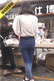 紧牛妹子，你这样交叉腿站着让我不淡定啊[1.09G/MTS]