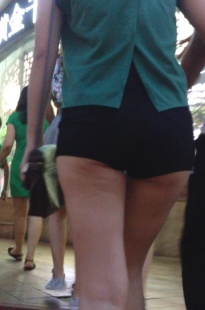 即使是黑色也掩盖不了你娇妻的妩媚[464M/MOV]