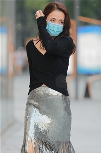 亮银色短裙美女3A2869[471M]