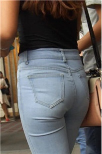 蓝色牛仔裤宽臀美妇[164M/MP4]