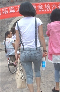 背带七分兰牛和姐妹逛街[104M/MP4]