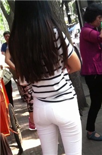 【暗夜舞者作品】翘臀白裤长发美女[711M/MOV]