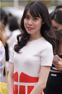 天然颜值非凡的美女3A9060[2.17G]