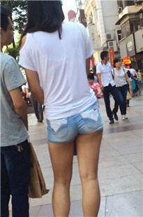 长腿牛仔包臀热裤配矮男友[198M/MOV]