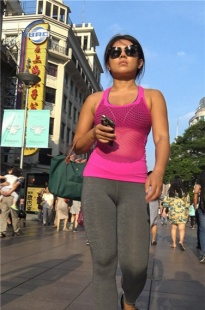 性感包臀紧身瑜伽裤三角美女 [MP4/2GB]