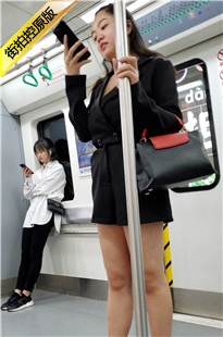 4K-地铁上的短裙美眉[798M/MP4]