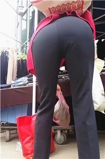 黑西裤内痕MM[1.34G/MP4]