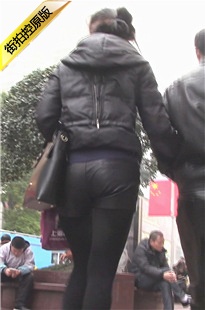 街拍丰满翘臀MM从电梯到街头[276M/MTS]