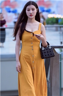 黄裙低胸美女3A2455[94.9M]