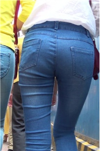 两个紧身牛仔裤小妹[116M/MTS]