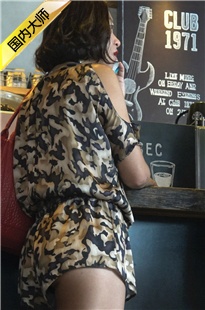 4K超清！熟女~豹纹热裤韵味熟女[MP4/3GB]