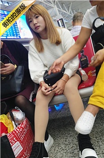 4K-肉丝短裙妹子车站等车[584M/MP4]