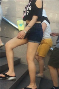 放眼望去都是热裤翘臀MM [171M/MP4]