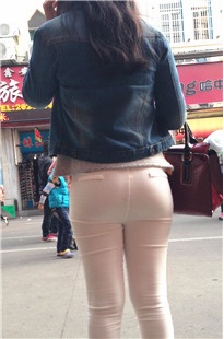 路边逗小孩的白裤眼镜MM [116M/MOV]