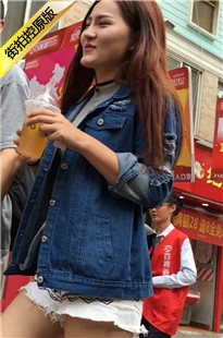 街拍白色热裤长发漂亮美女[146M/MOV]