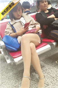 4K-街拍卡其色风衣肉丝MT[1.24G/MP4]