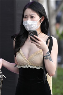 黑裙吊带低兄美女3A8074[6.95G]