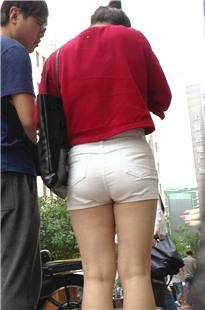 你在玩肾6，我在欣赏你的美臀[281M/MP4]