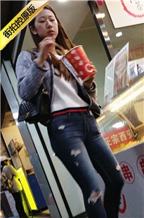 4K-街边买串串香的长腿牛仔裤美眉[533M/MP4]