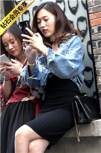 4K-性感包屯紧身裙街拍高跟美女玩自拍DJ540[1.26G]