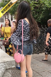 长发可爱热裤肉丝美眉[397M/MOV]