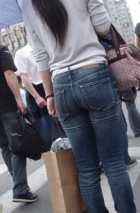 优柔的80后紧牛美女，如此丰臀[204M/MP4]