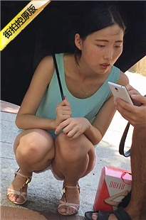 街拍白色热裤MT性感圆润翘臀女子[398M/MOV]