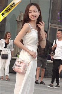 4K-白色连衣裙丝足美女2 [3.78G/AVI]