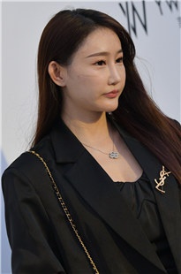 这腿真纤细3A5855[2.39G]