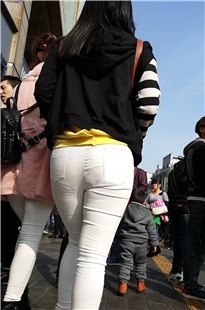 白色打底裤小妹，卡通内内透视可见[735M/MP4]