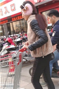 购物完的黑裤美妇[302M/MP4]