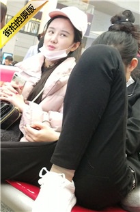 4K-车站等车的黑色打底棉袜口罩妹子[584M/MP4]