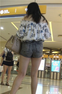 【街拍之魂】4K超清！超极品灰色热裤大美女第一季[MP4/3GB]