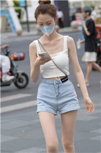 笔直美腿热裤女孩3A4098[1.44G]