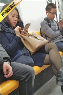 4K-地铁上极品黑丝短靴长发美女[627M/MP4]